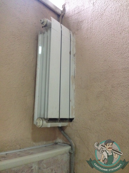 Непродуманное размещение радиатора отопления (замурован в стене)